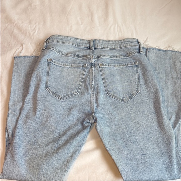 Old Navy Women's Light Blue Straight Leg Jeans - Picture 7 of 7